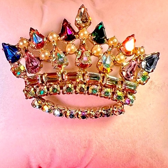 B. David Vintage Rhinestone Crown Brooch Silver Tone - Picture 1 of 6